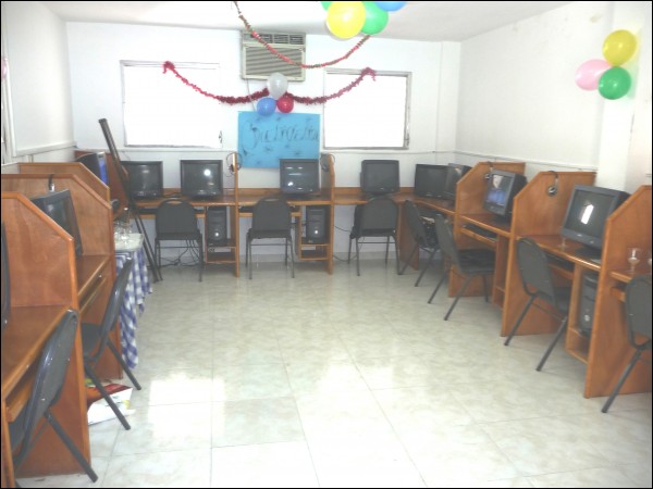 Vue partielle de la salle informatique du CEDI renforcée par des équipements informatiques offerts par le diplomate taïwanais accrédité à Port-au-Prince